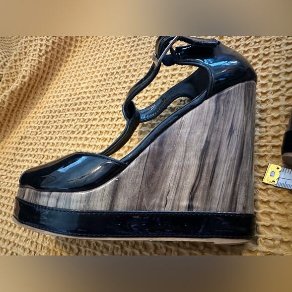 Black Patent Leather Faux Wood Grain Peep Toe SZ.8. High heel Wedge 5" Italian - Picture 3 of 14